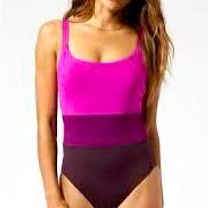 NWT Athleta Coastline Colorblock (fuchsia) One Piece Swimsuit M